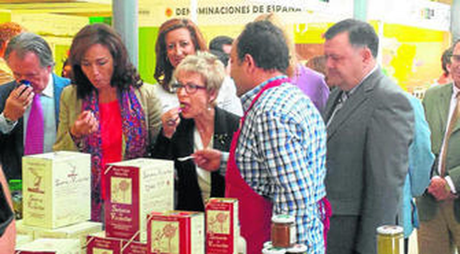 Ceballos y Víboras, en el centro, ayer en la inauguración de Agropriego.