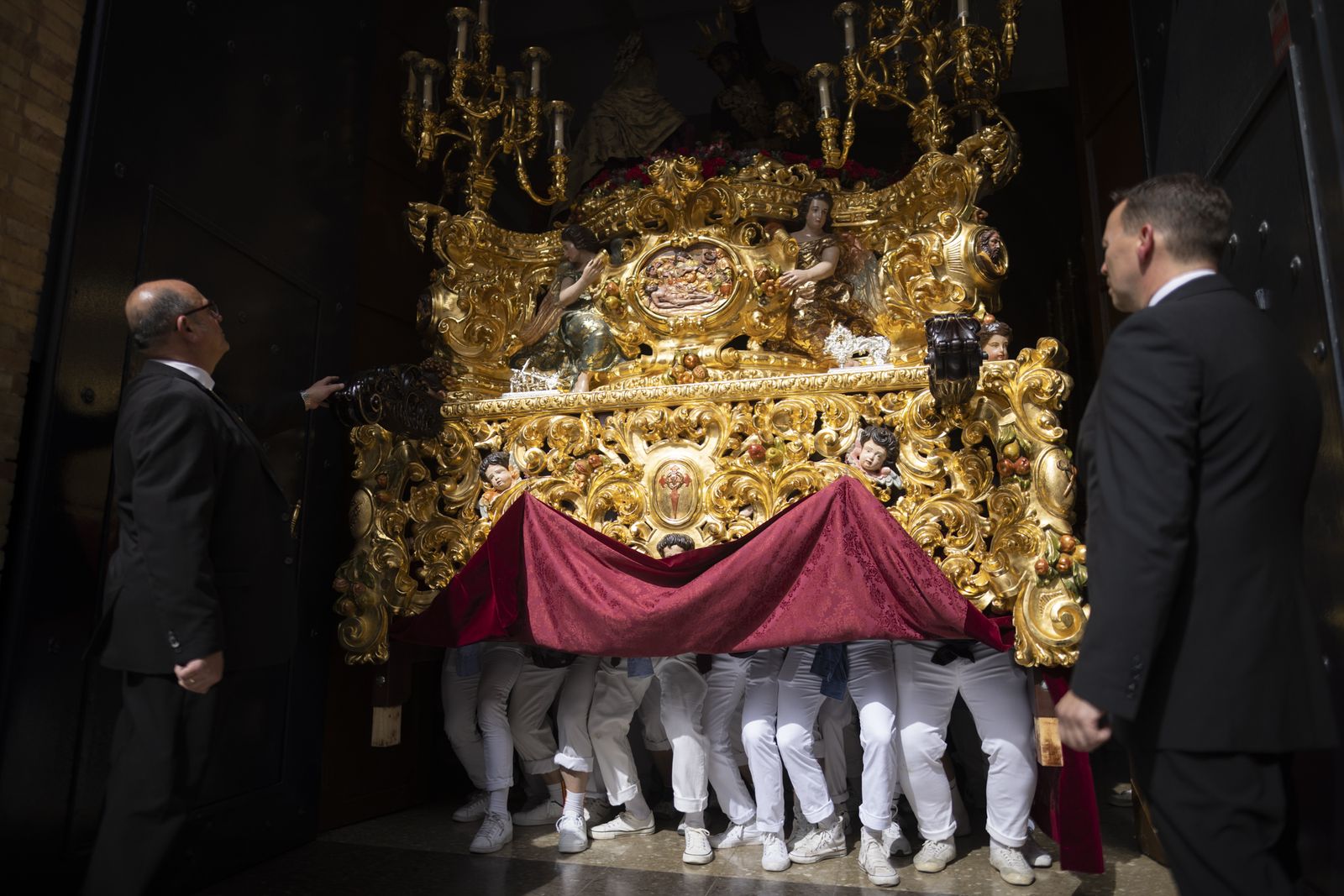 Lunes Santo: Tres Caídas en Huelva, en imágenes