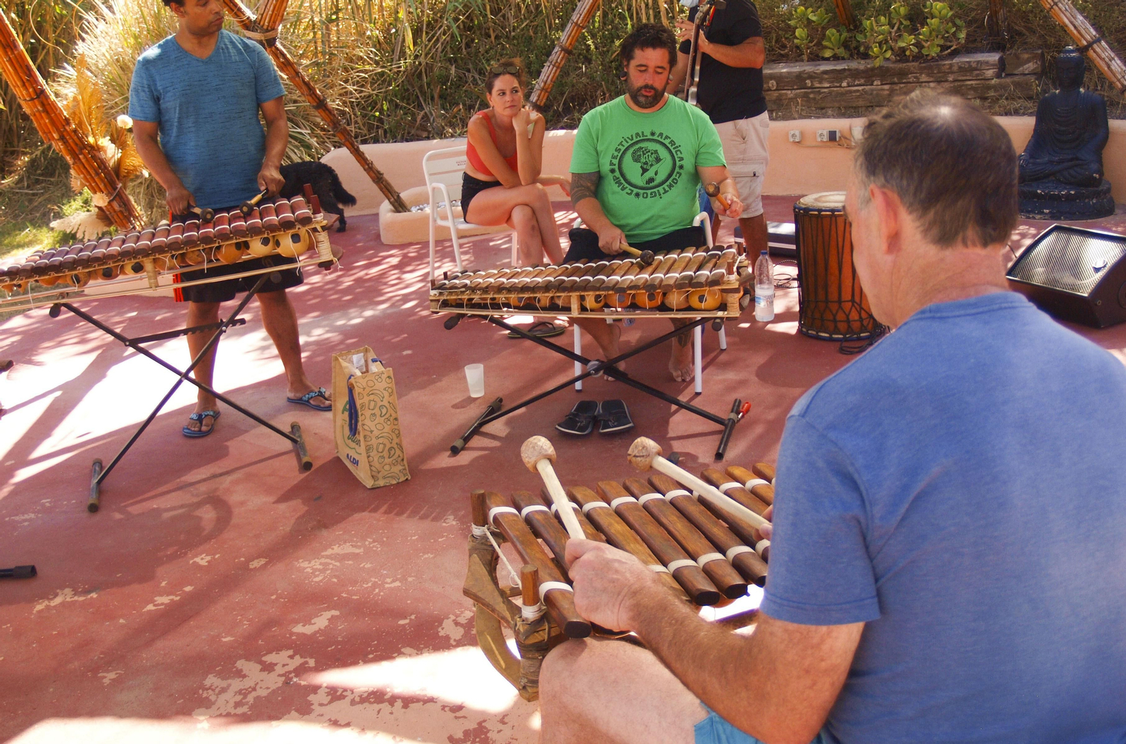 Clase de balafón en Aroche.