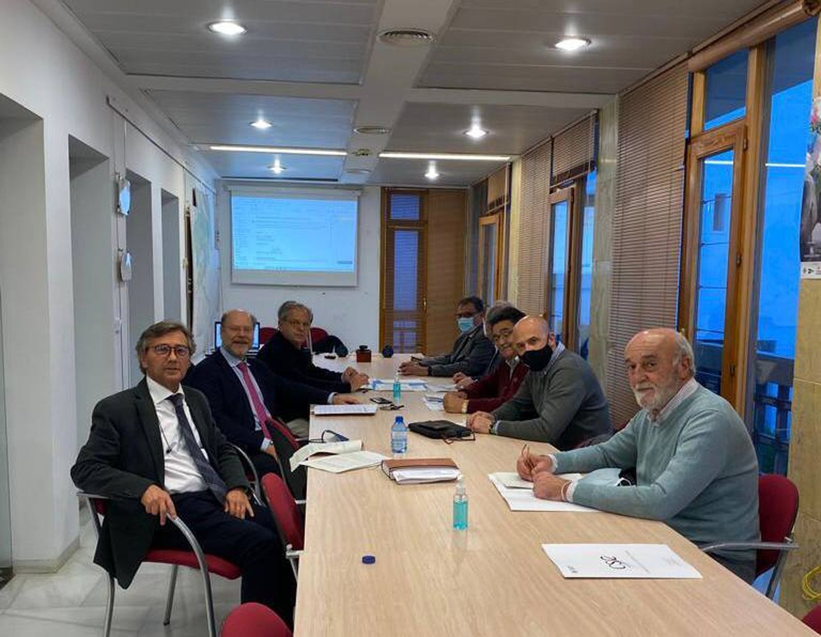 Salvador Fuentes presenta el anteproyecto a los miembros del Consejo Social de Córdoba.