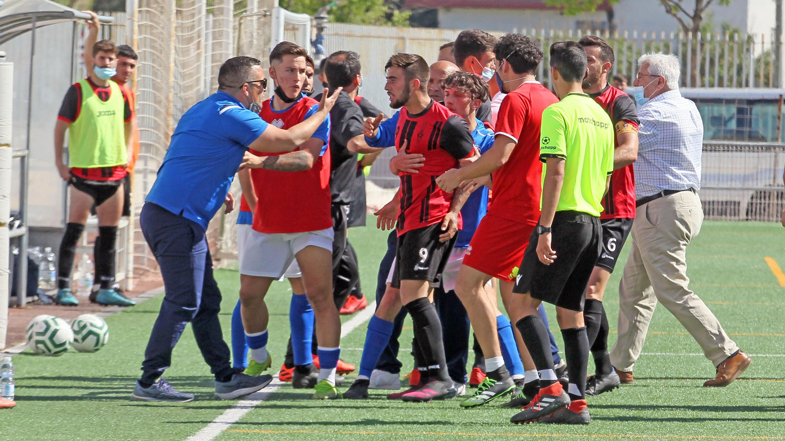 Bronca en La Granja entre Xerez DFC B y el Chiclana Industrial CF Bronca en La Granja entre Xerez DFC B y el Chiclana Industrial CF