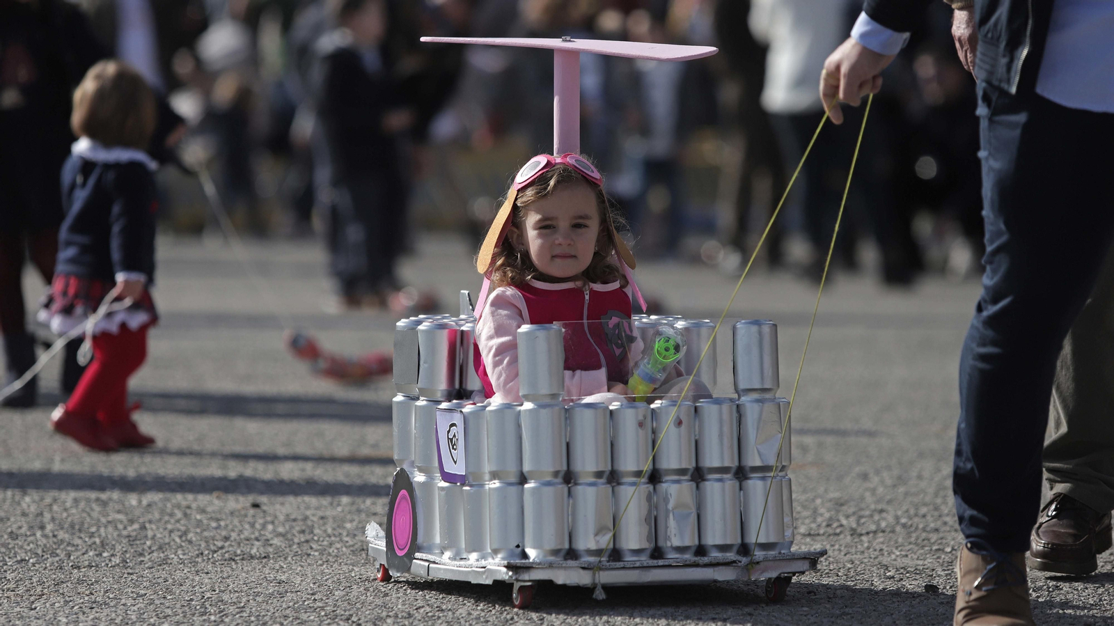 Imágenes del arrastre de latas en Algeciras