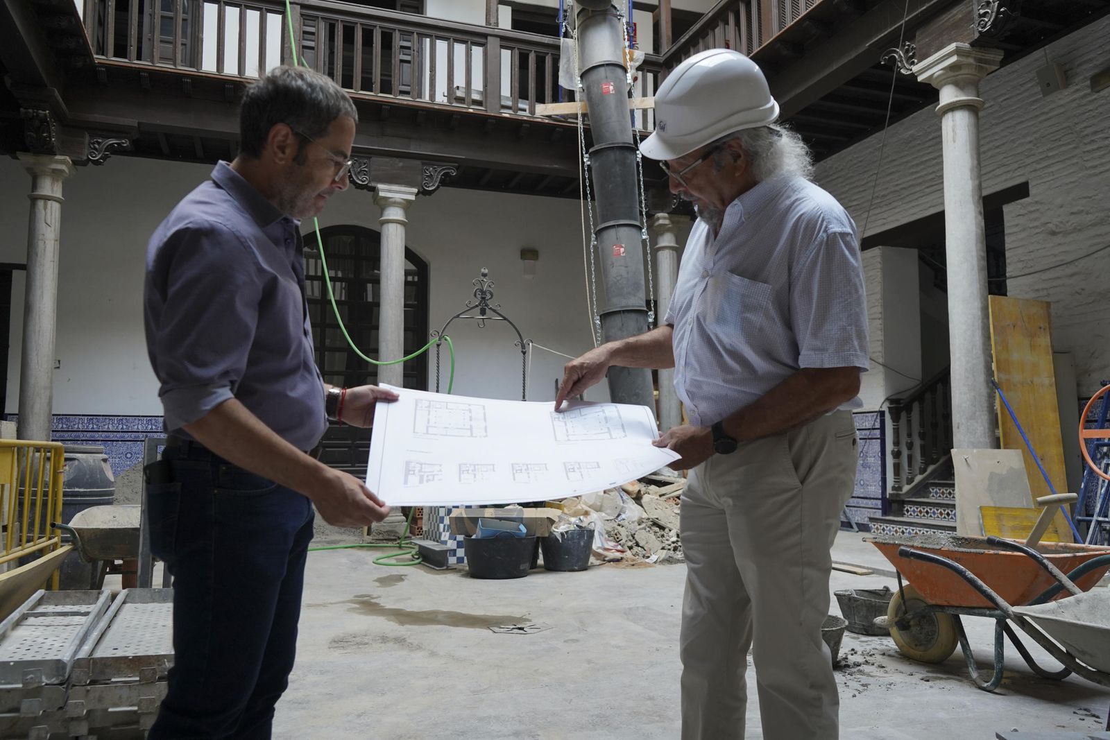 Imagen de la visita del concejal Miguel Ángel Fernández Madrid a las obras