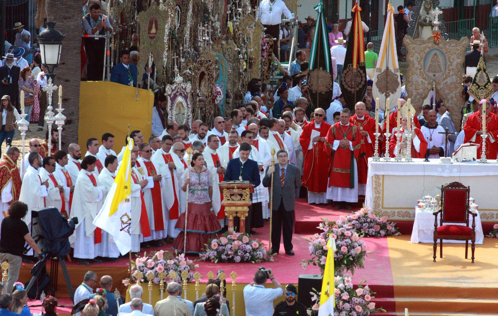 Las imágenes de la Misa de Pentecostés en El Rocío