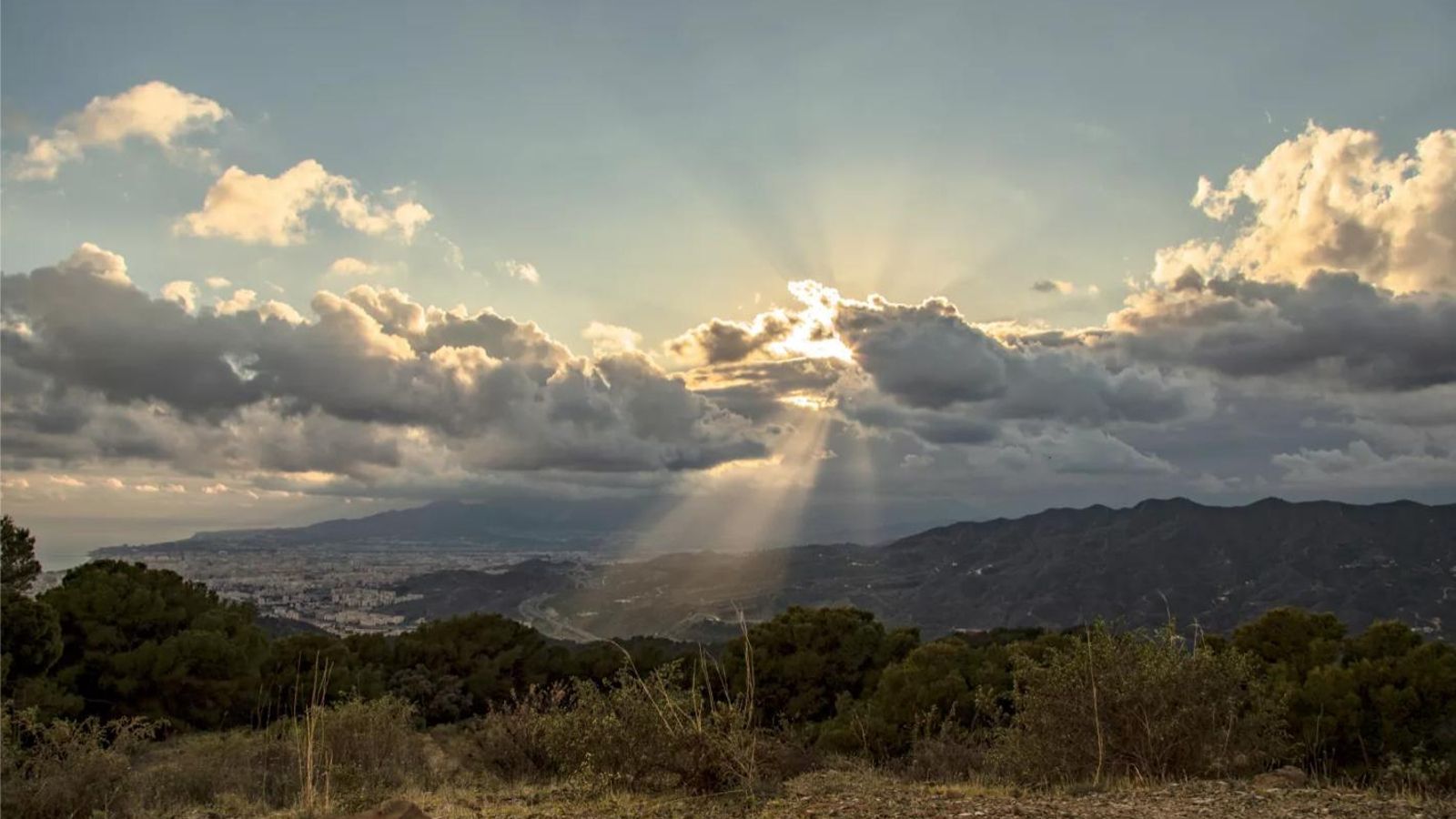 Vista desde los Montes de Málaga. Vista desde los Montes de Málaga.