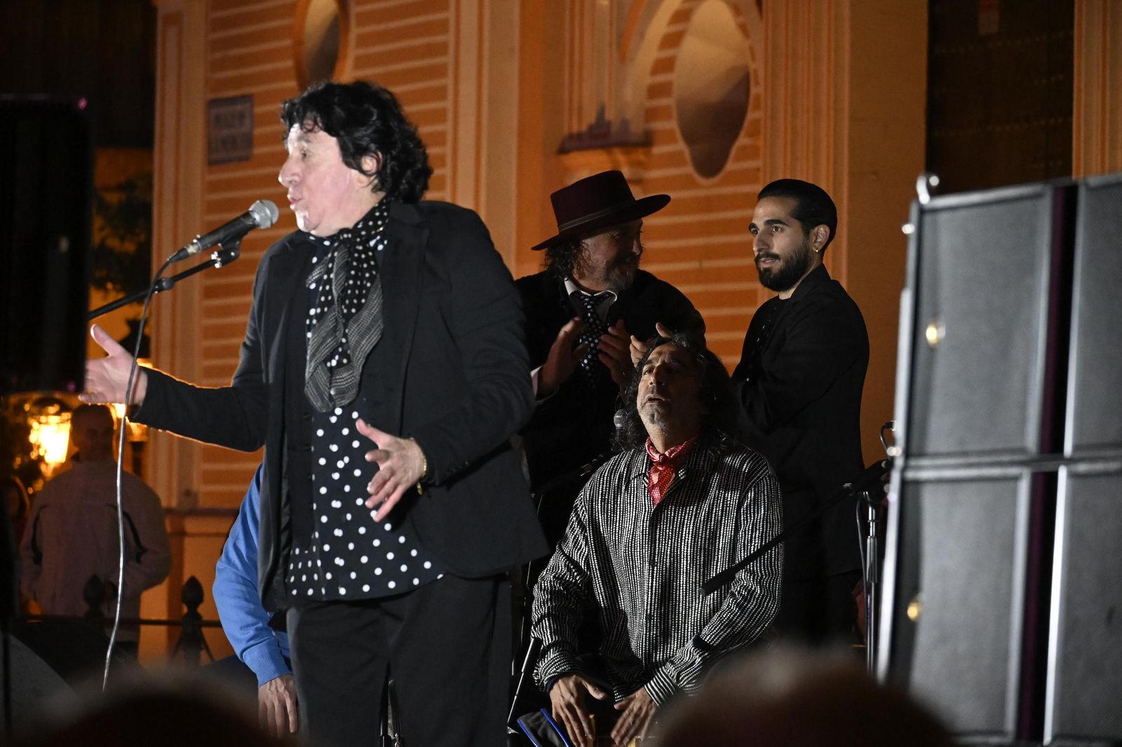 Imágenes de la zambomba en la Plaza de La Merced