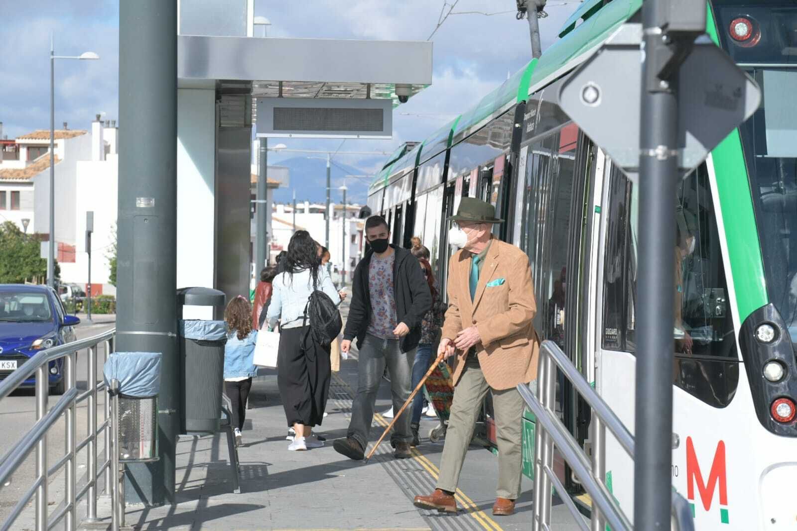Las siete diferencias de una Granada confinada: fotos del primer día de cierre perimetral