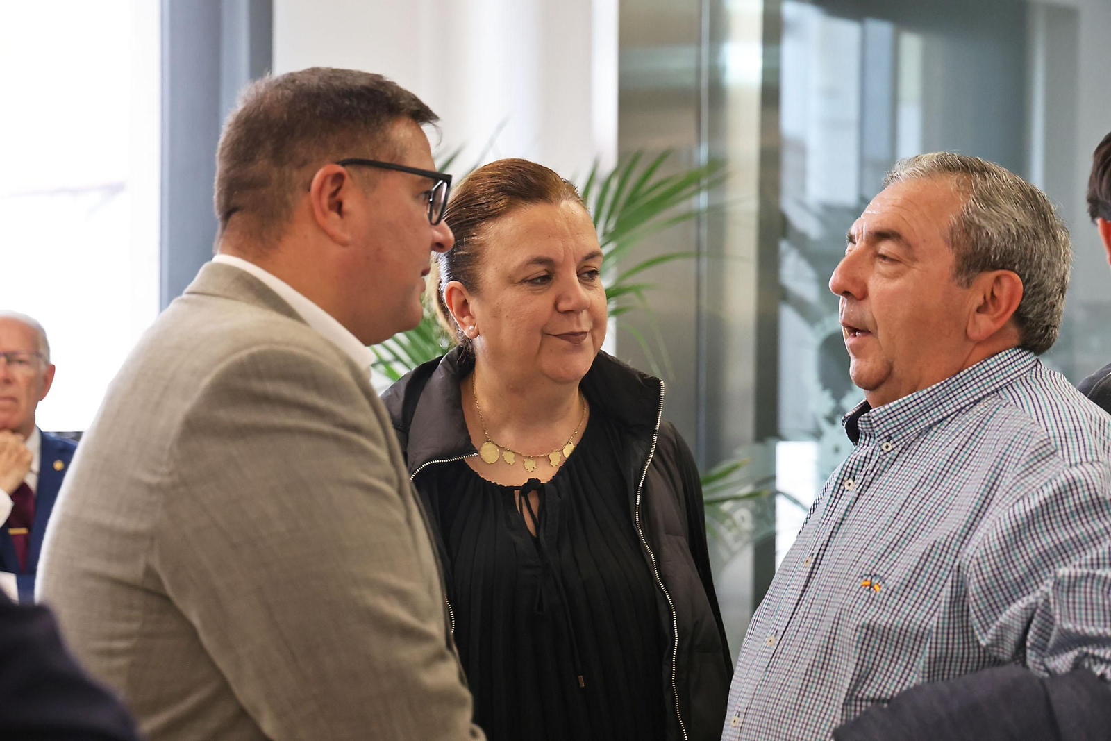 Imágenes de la presentación la Guía de Semana Santa de Huelva Información 2025