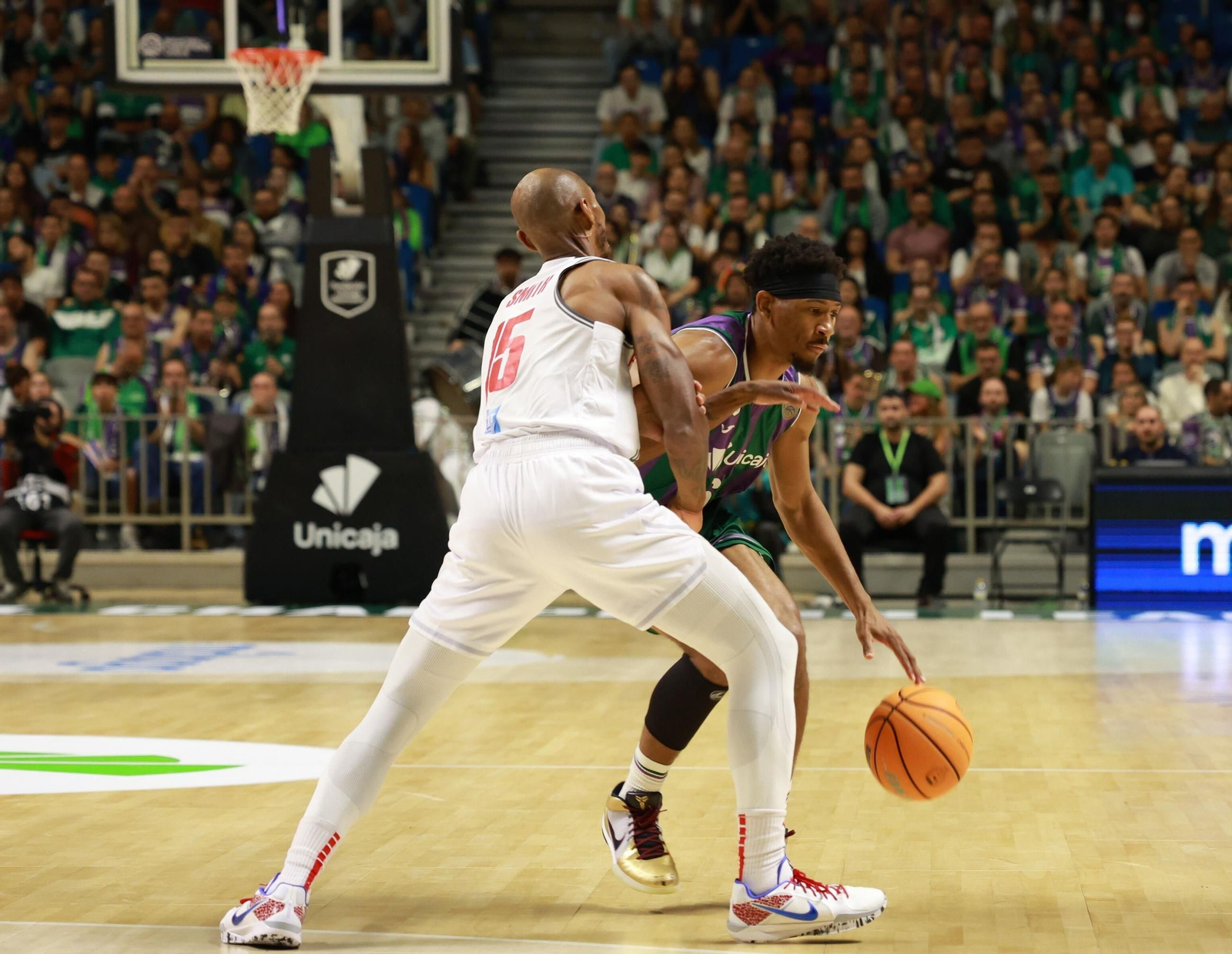 Jamar Smith recibió el cariño del Carpena y del Unicaja