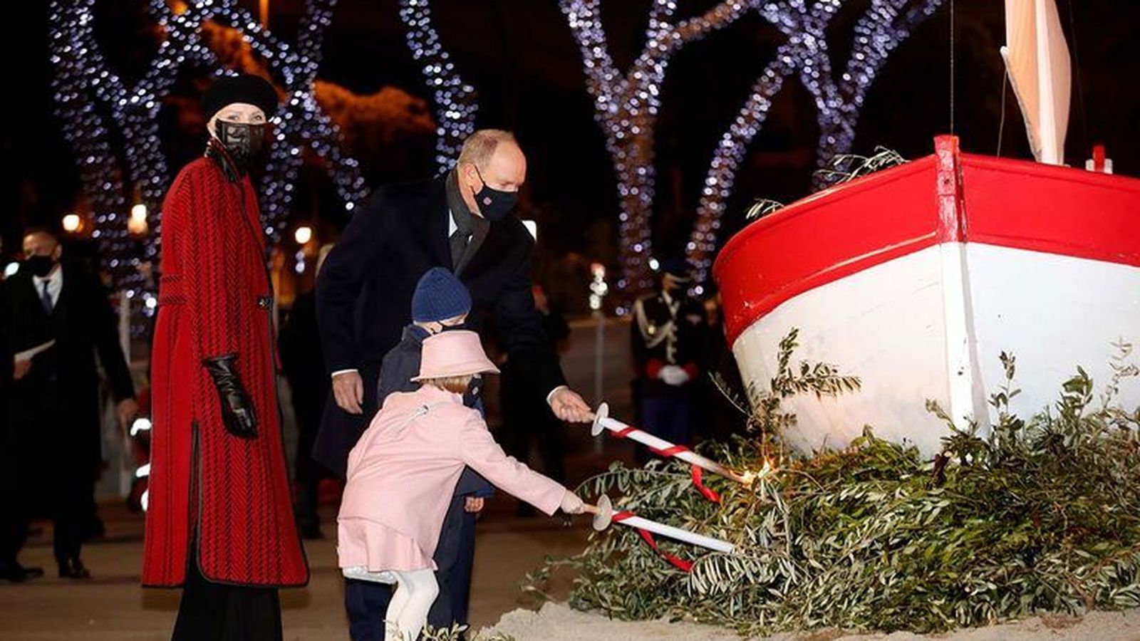 Charlene, con Alberto y sus hijos, en los actos de Santa Devota del año pasado.