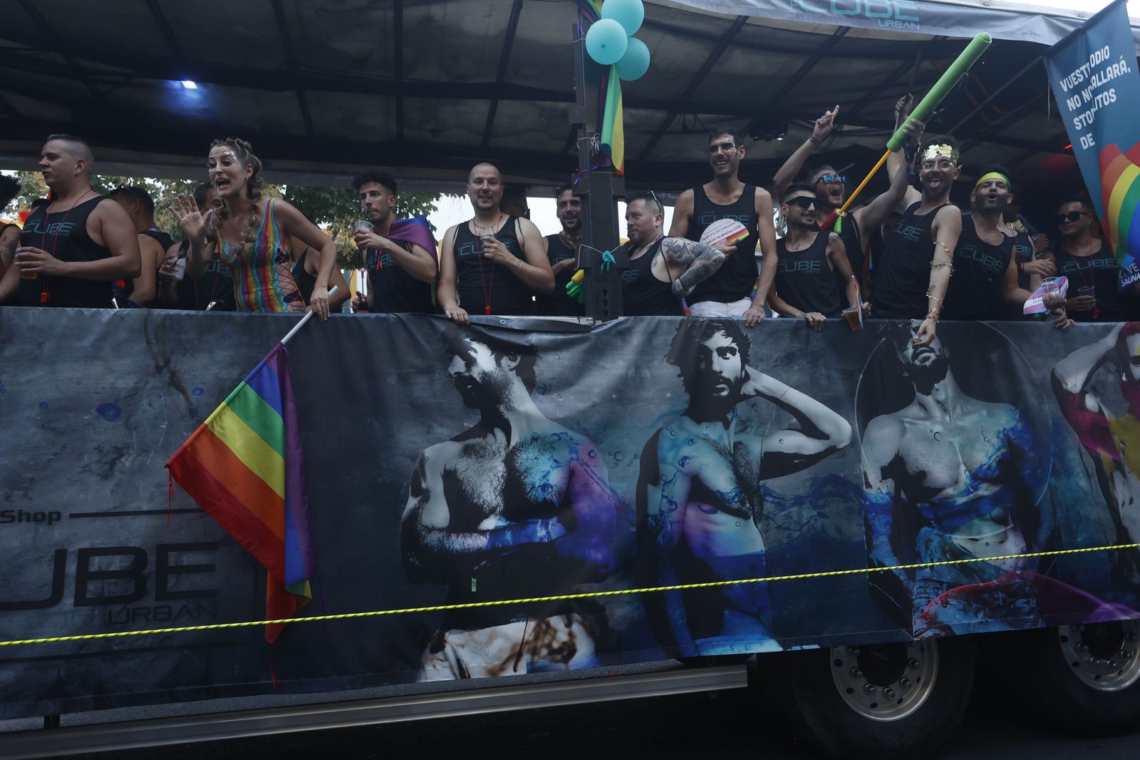 Las imágenes de la cabalgata del orgullo en Sevilla  2022