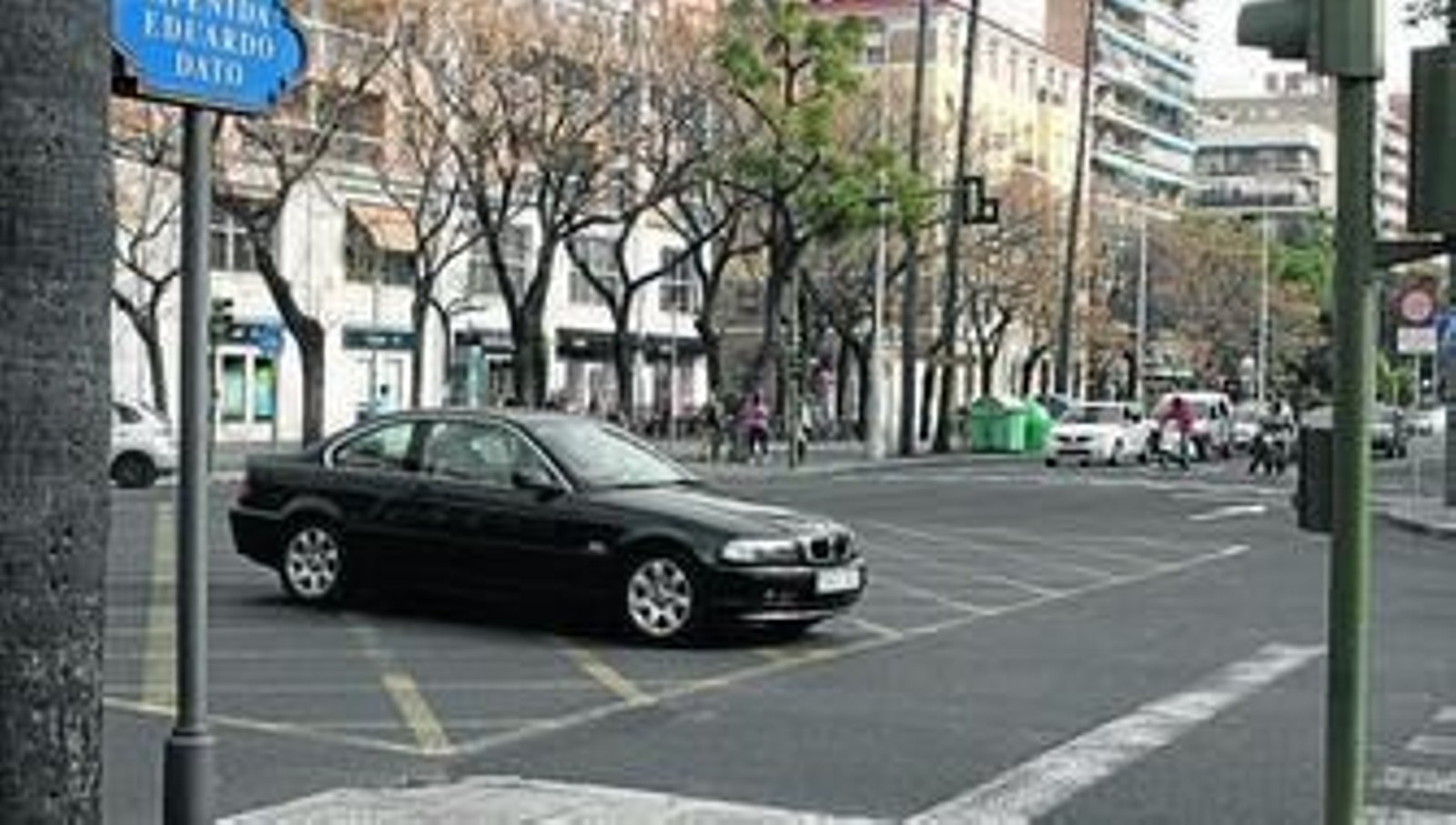 Muere un motorista de 27 años al chocar con un coche en Eduardo Dato