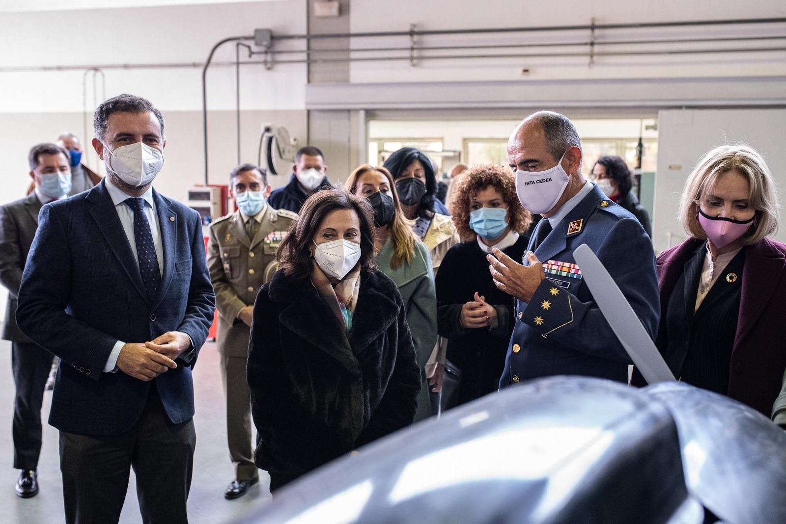 Imágenes de la visita de la Ministra de Defensa Margarita Robles a las instalaciones del INTA