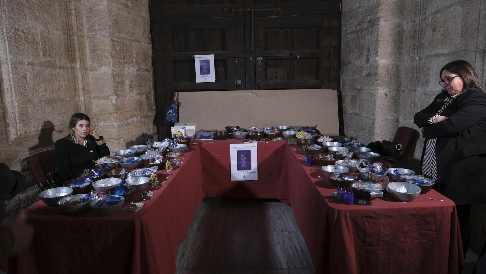 Imágenes del multitudinario besapiés del Cristo de Medinaceli en la Catedral de Almería