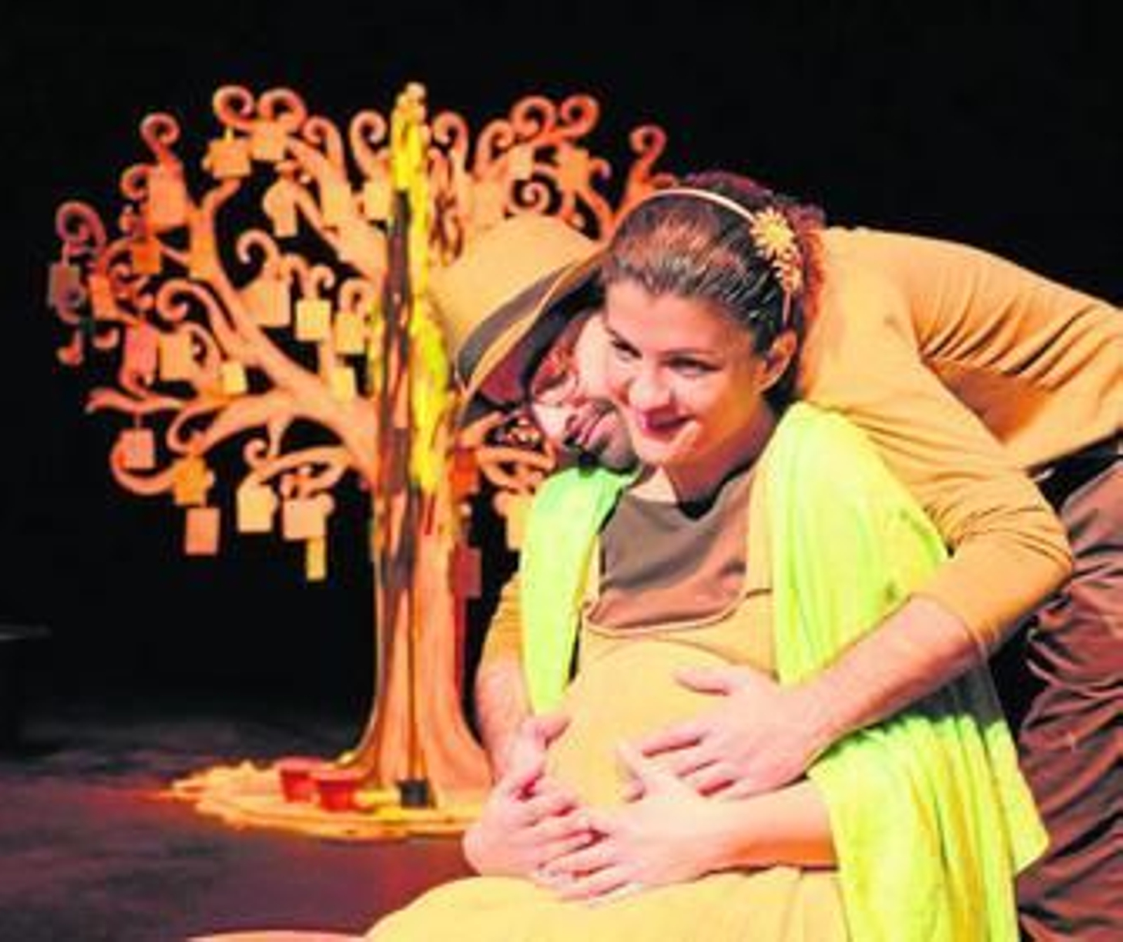 Macarena Pérez Bravo y Carlos Cuadros, en una escena de 'El árbol de mi vida'.