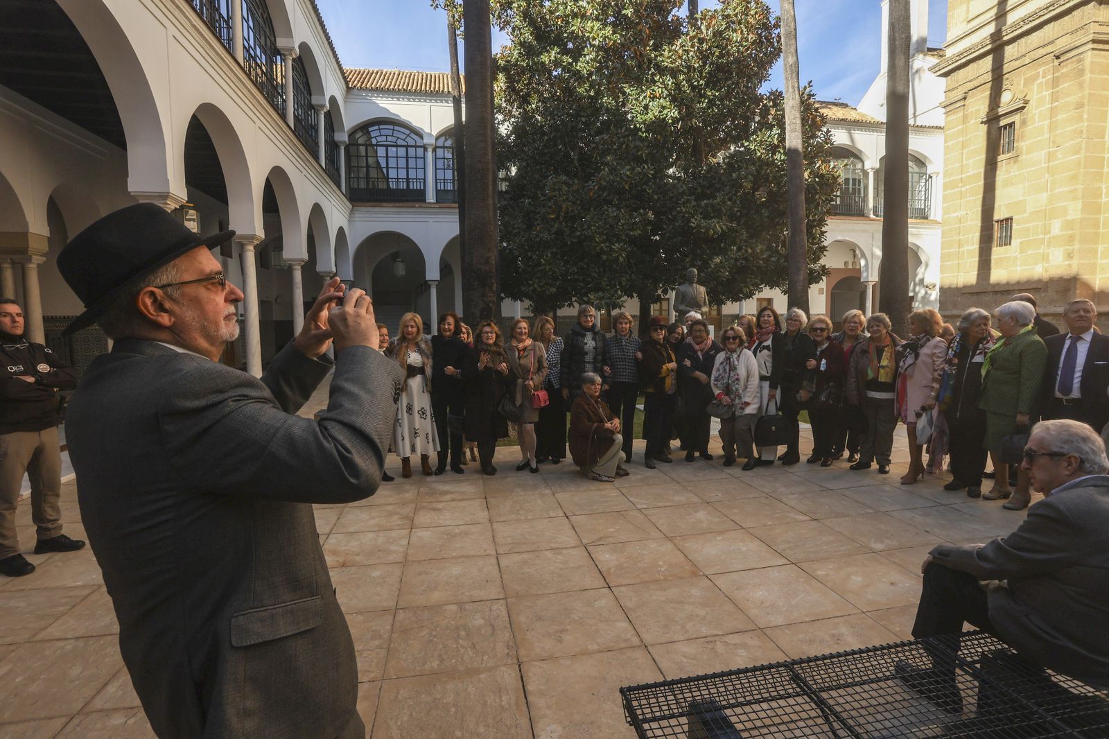Visita de la última promoción de enfermería(1972) que trabajó en el Hospital de las Cinco Llagas