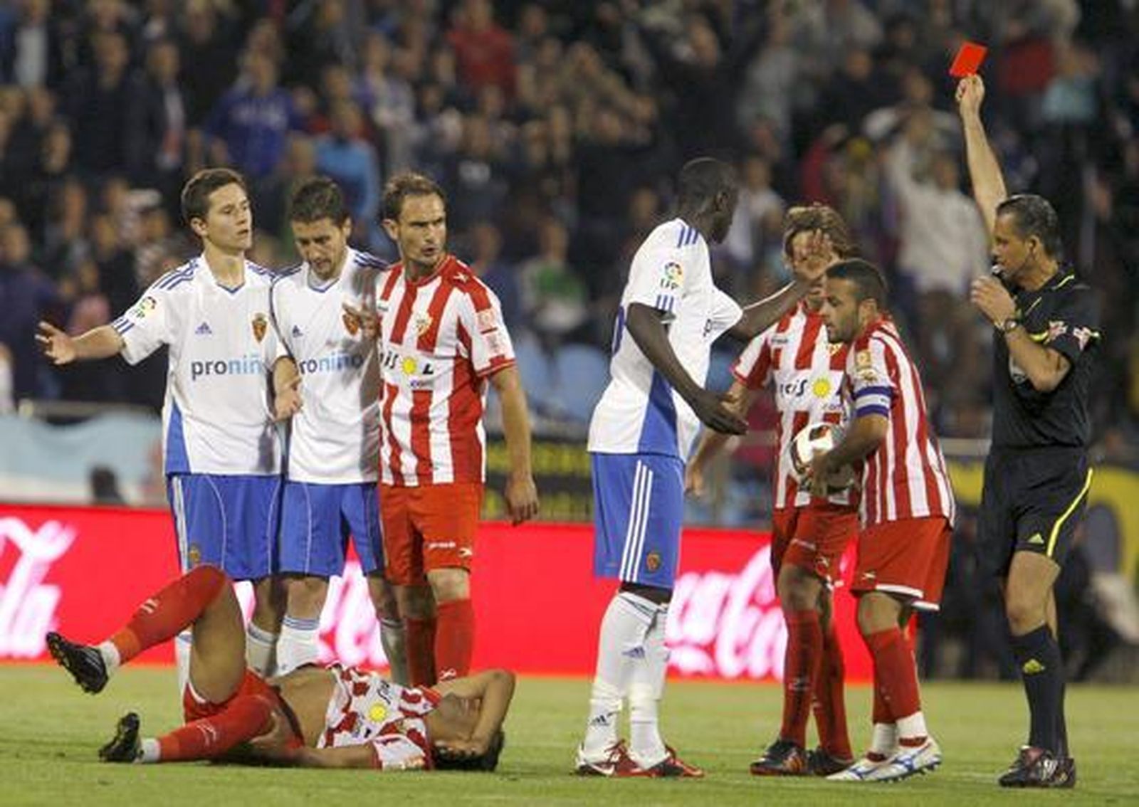 Los de Oltra, más colistas tras perder un crucial encuentro ante el Zaragoza.

Foto: Javier Cebollada/ EFE
