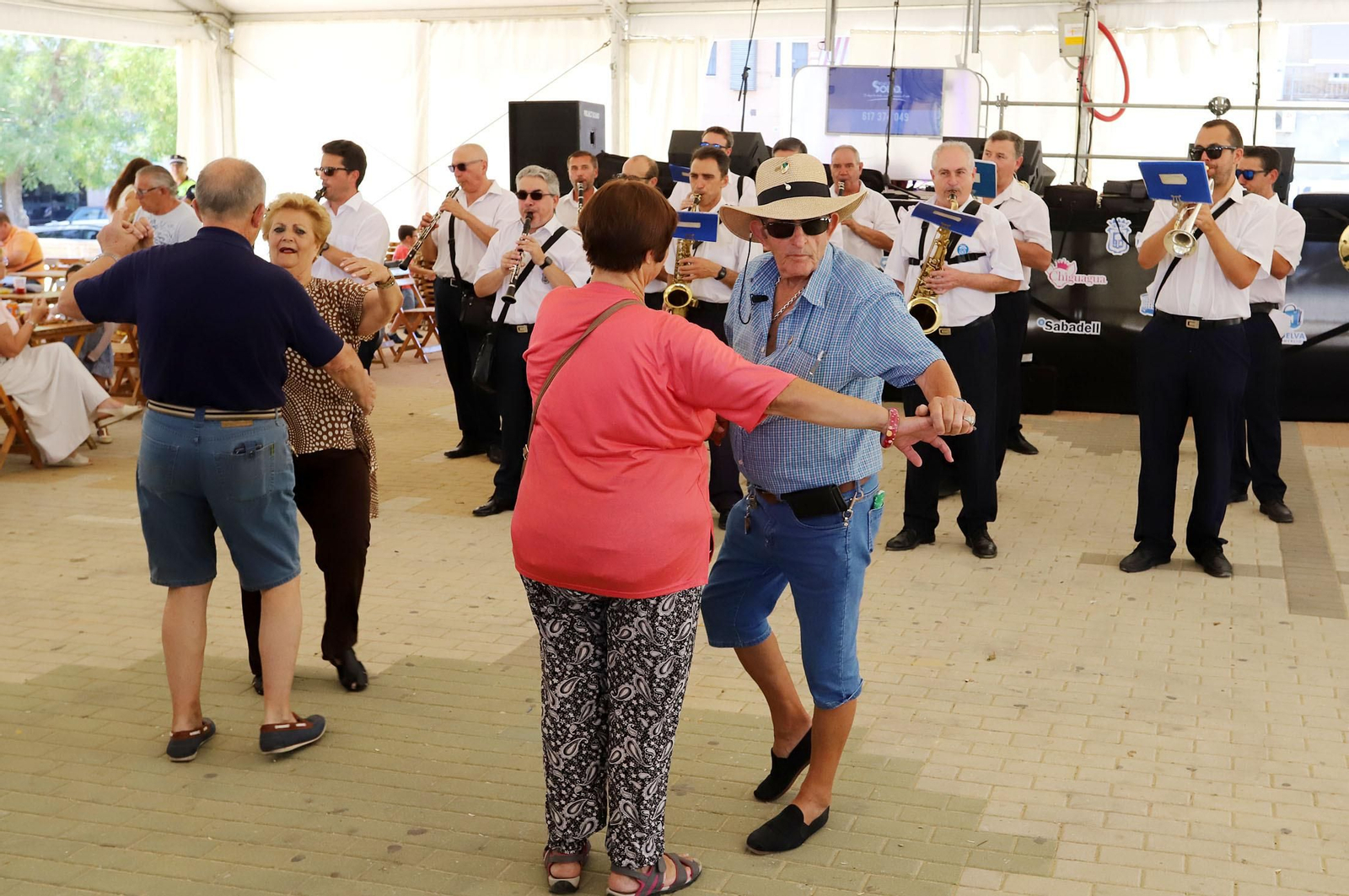 Imágenes del ambiente en las Colombinas de día de Isla Chica