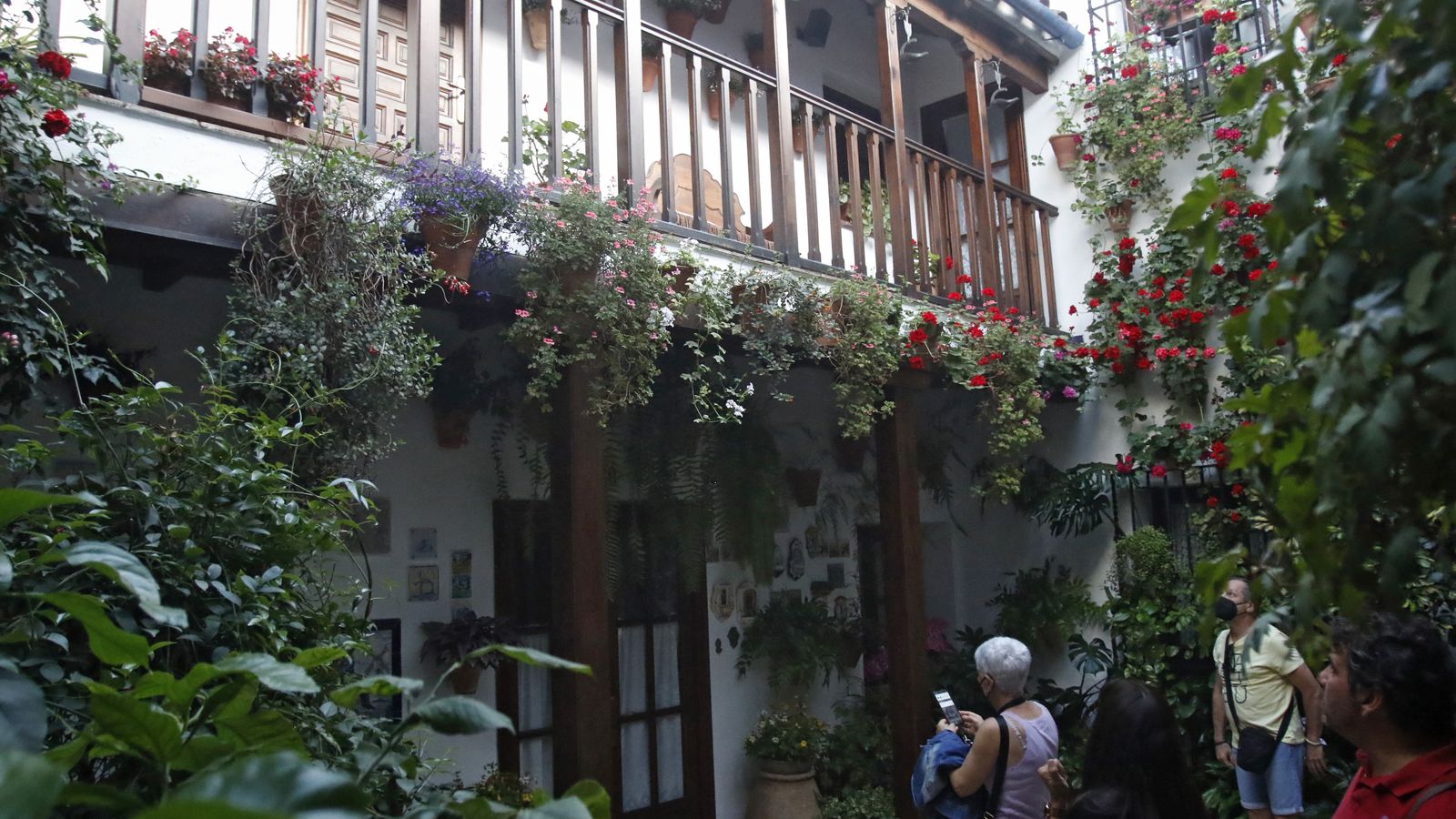 Balconada al estilo castellano-manchego en el patio de San Basilio, 17.