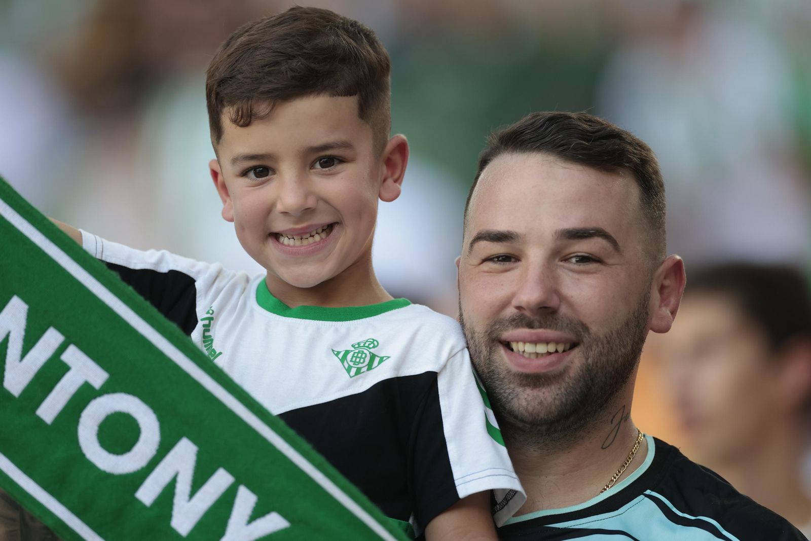 Búscate en las fotos del Betis - Athletic Club