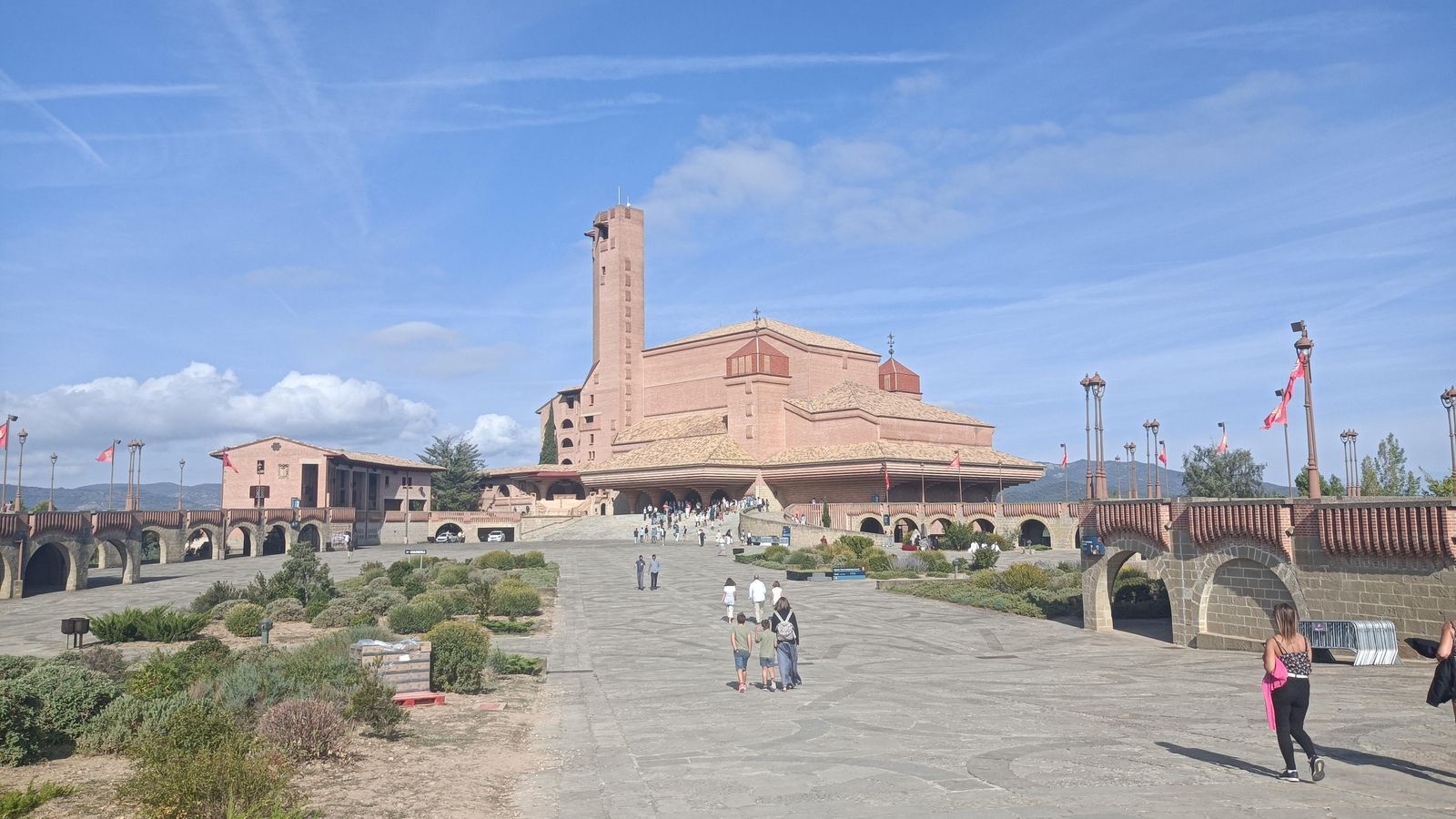 El complejo de Torreciudad es enorme.