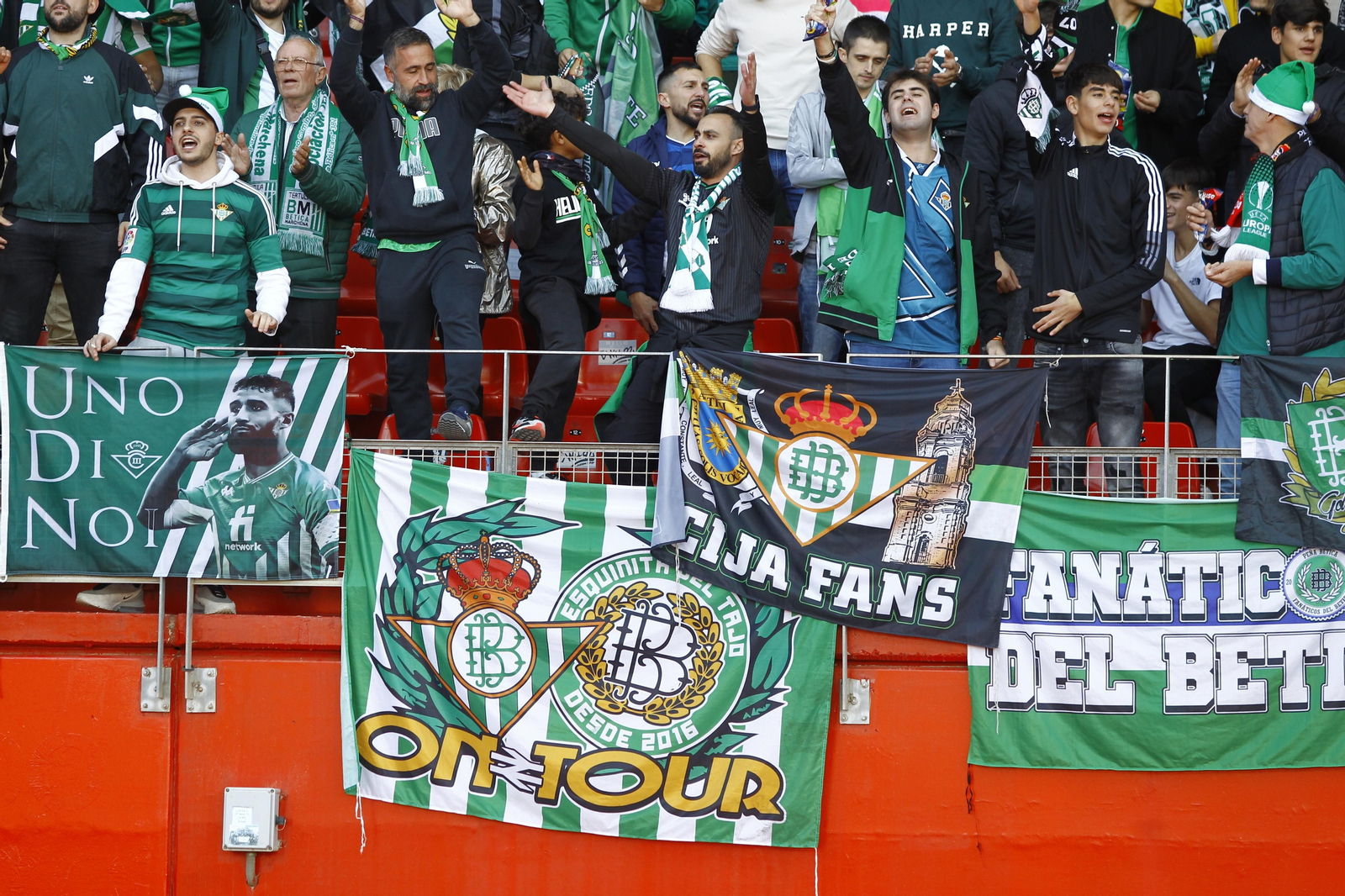 Imágenes del partido de fútbol U.D. Almería-Real Betis Balompié