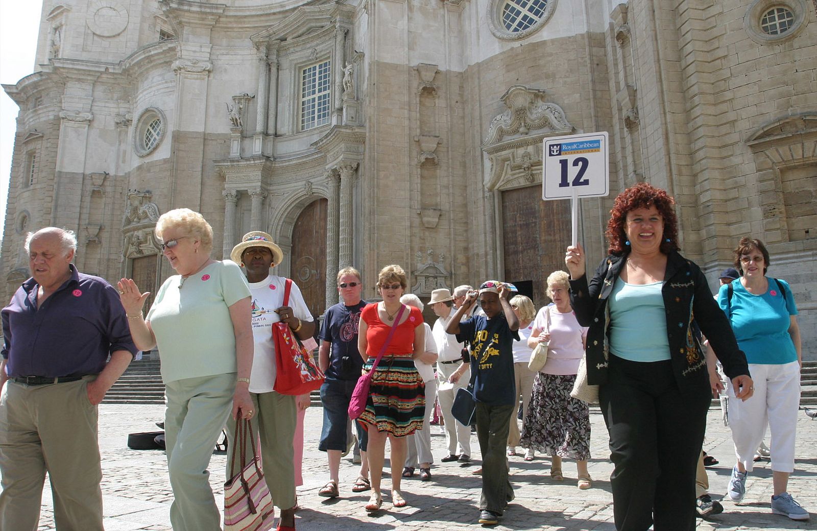 Un grupo de turistas en la plaza de la Catedral, en una imagen de archivo.