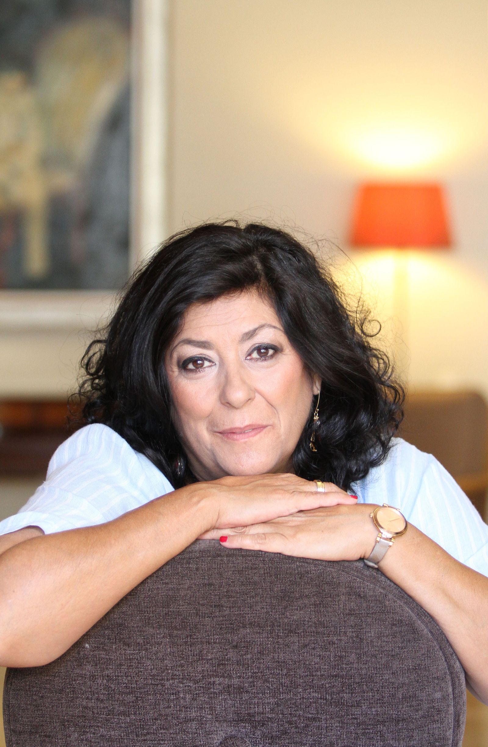 Almudena Grandes, ayer en un hotel de Sevilla momentos antes de la entrevista.