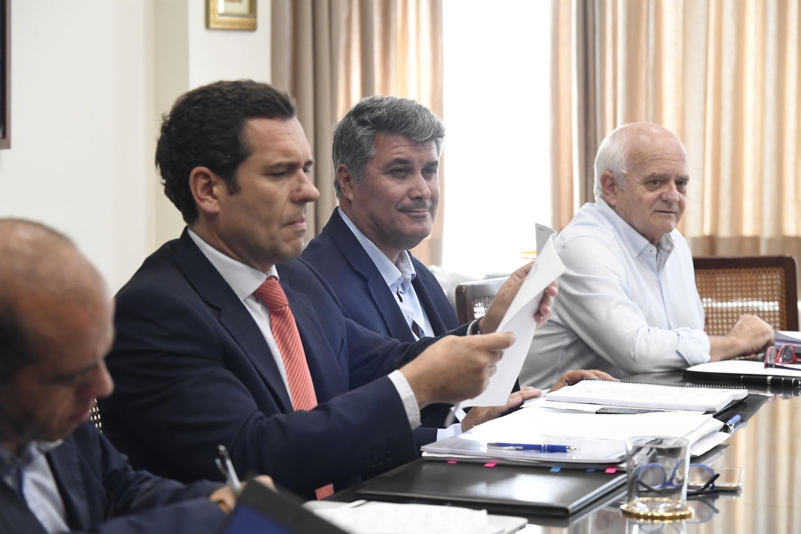 Los consejeros del PP Pablo Chaves, José Luis Duro e Ignacio Romaní y el gerente de aguas de Cádiz, Jesús Oliden, en el consejo del miércoles.