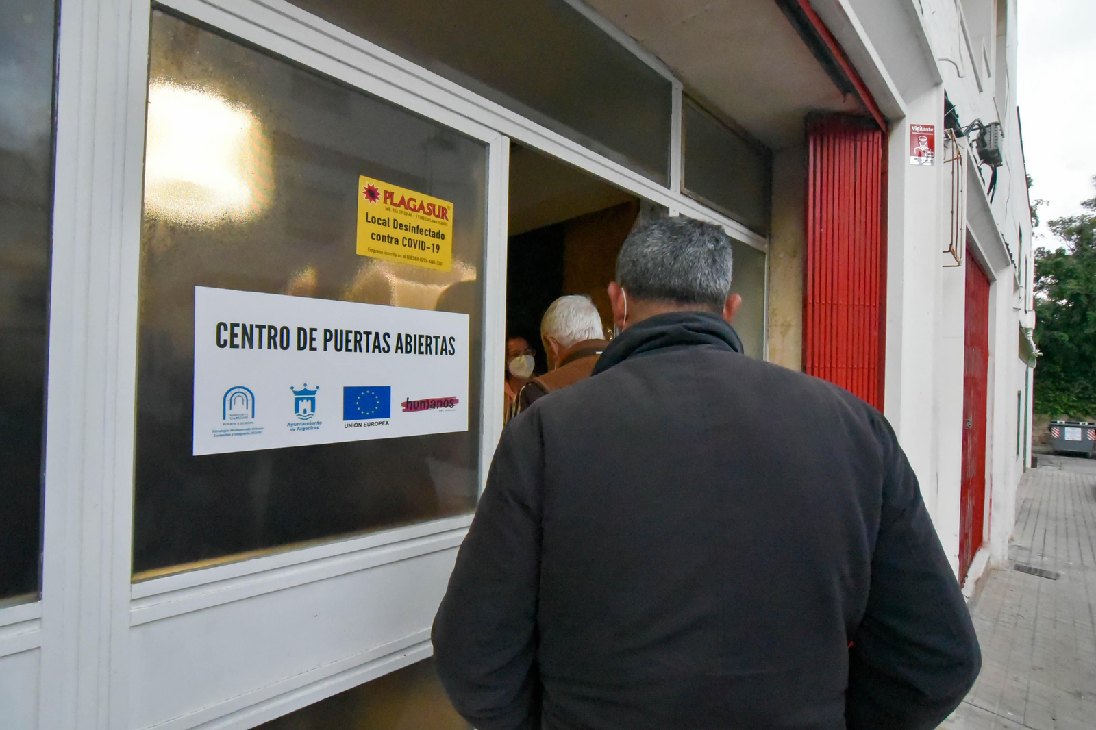 Entrada al Centro de Puertas Abiertas, situado en el Barrio de la Caridad.