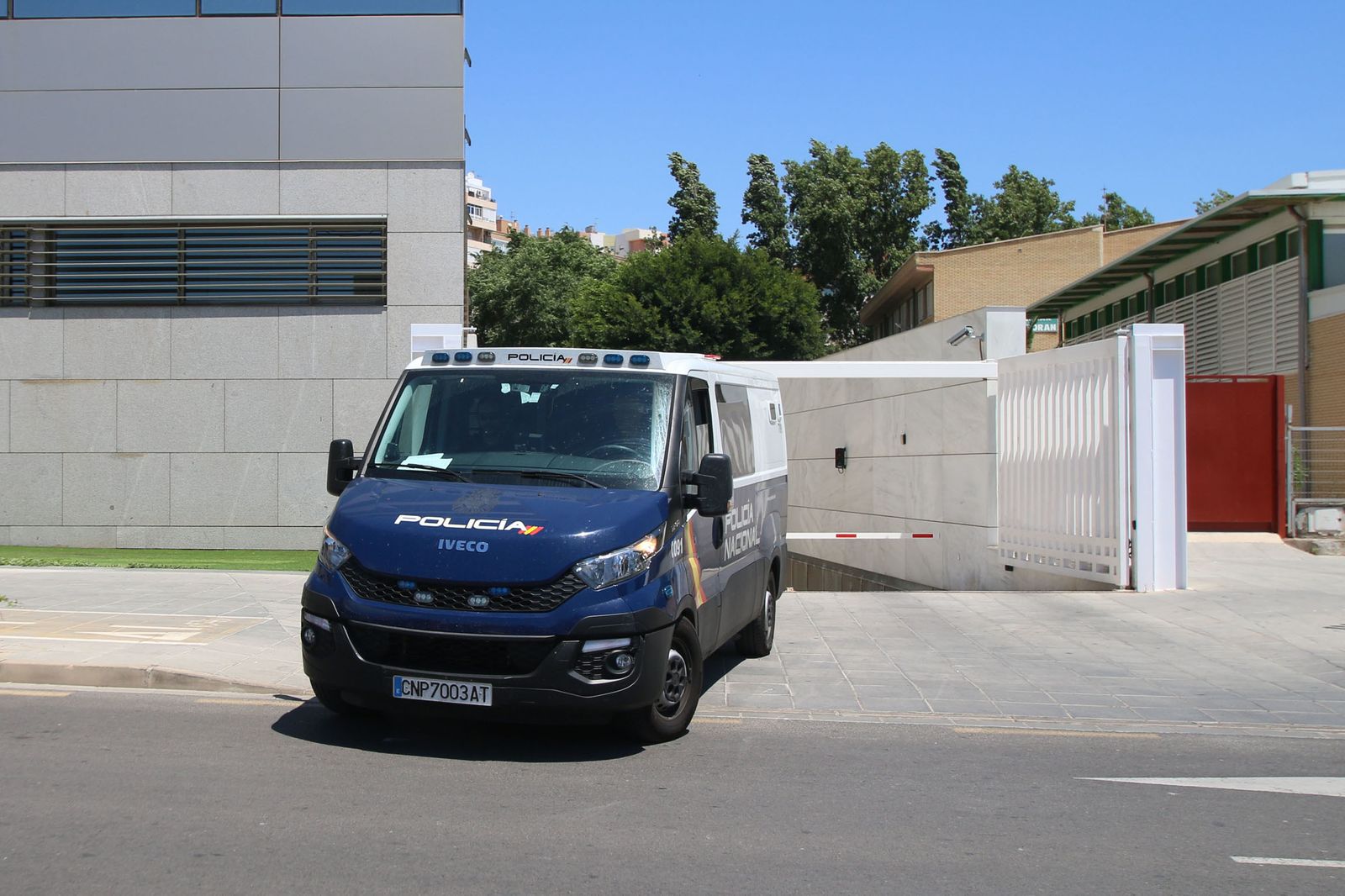 Furgoneta que ha desplazado a Quezada a los juzgados.