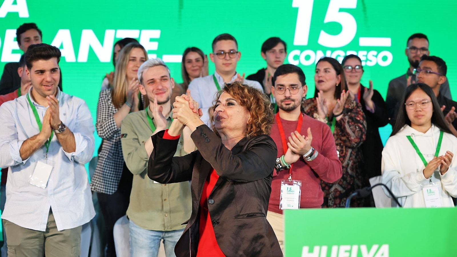 María Jesús Montero agradece los aplausos en el Congreso Provincial. María Jesús Montero agradece los aplausos en el Congreso Provincial.
