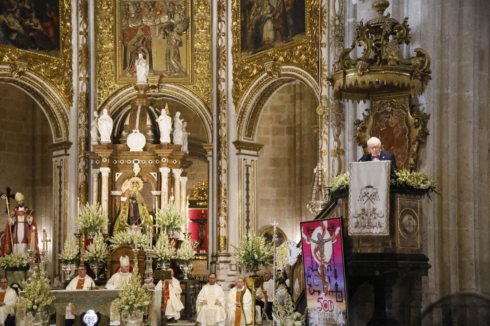 Las imágenes de la santa misa estacional presidida por el obispo de Almería, con la interpretación de Anacrusa