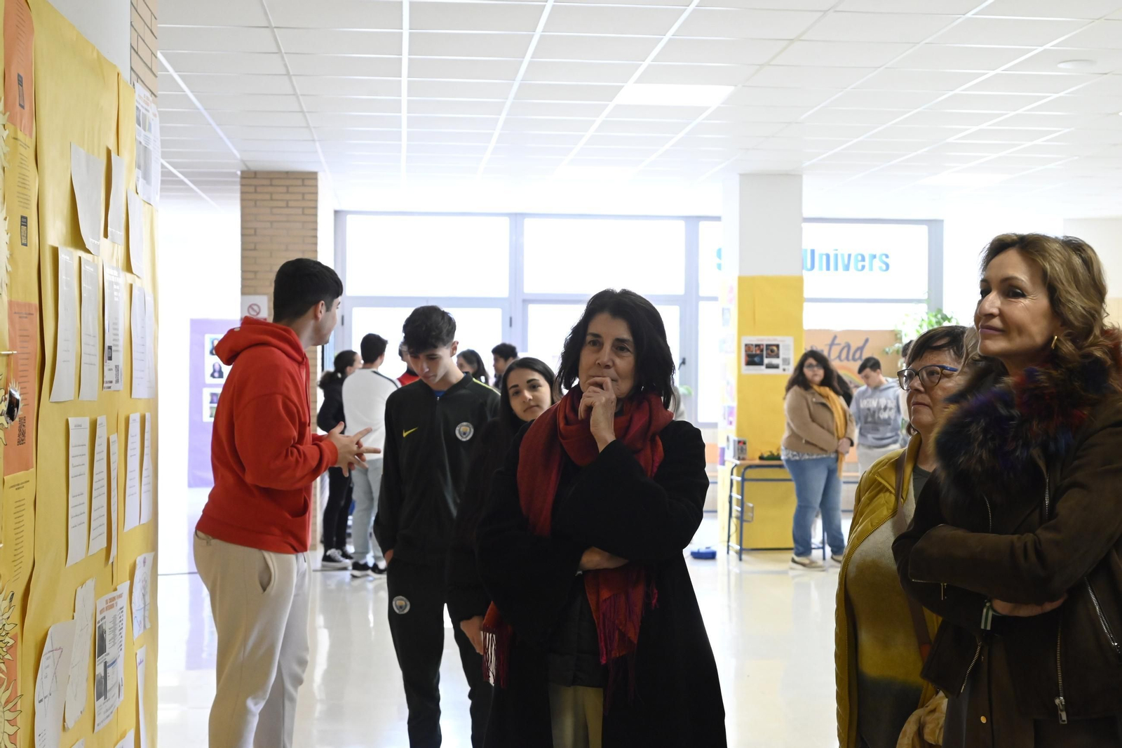 La visita de Casiana Muñoz al instituto de Córdoba que lleva su nombre, en imágenes