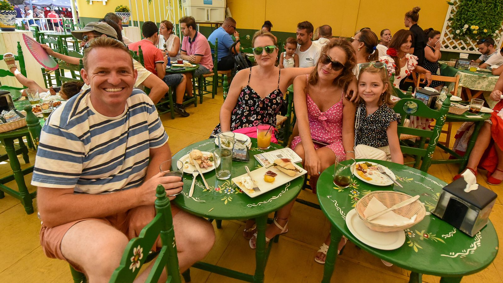 Búscate en las fotos del Domingo Rociero de la Feria de San Roque
