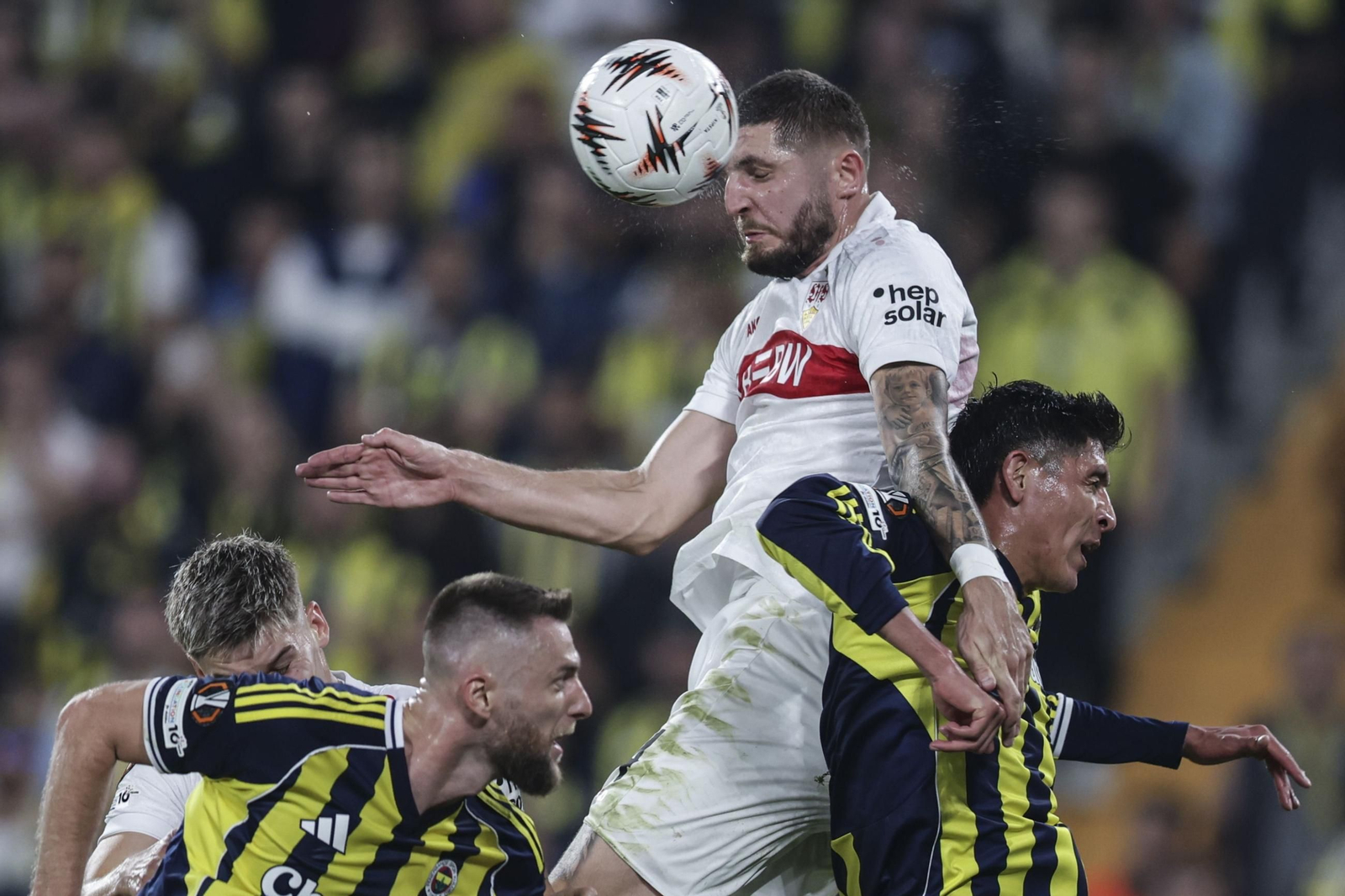 Fenerbahçe-Stuttgart (5).jpg