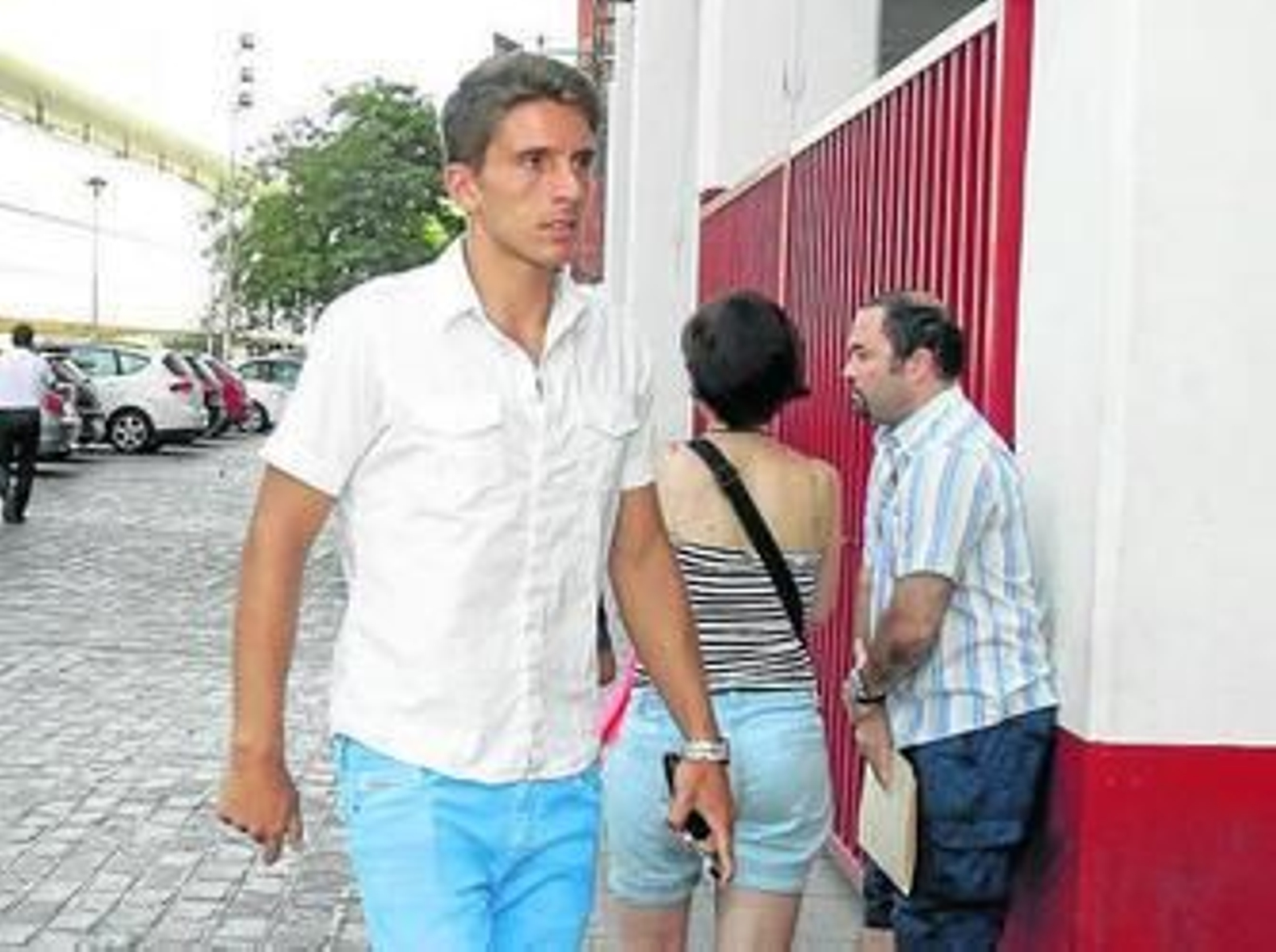 Carriço, con rostro serio, llega al Sánchez-Pizjuán.