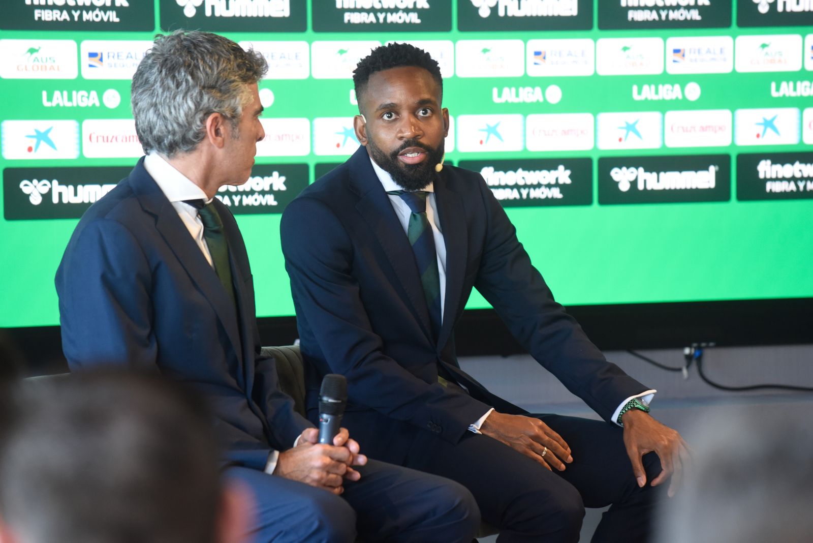 La presentación de Cédric Bakambu, en imágenes