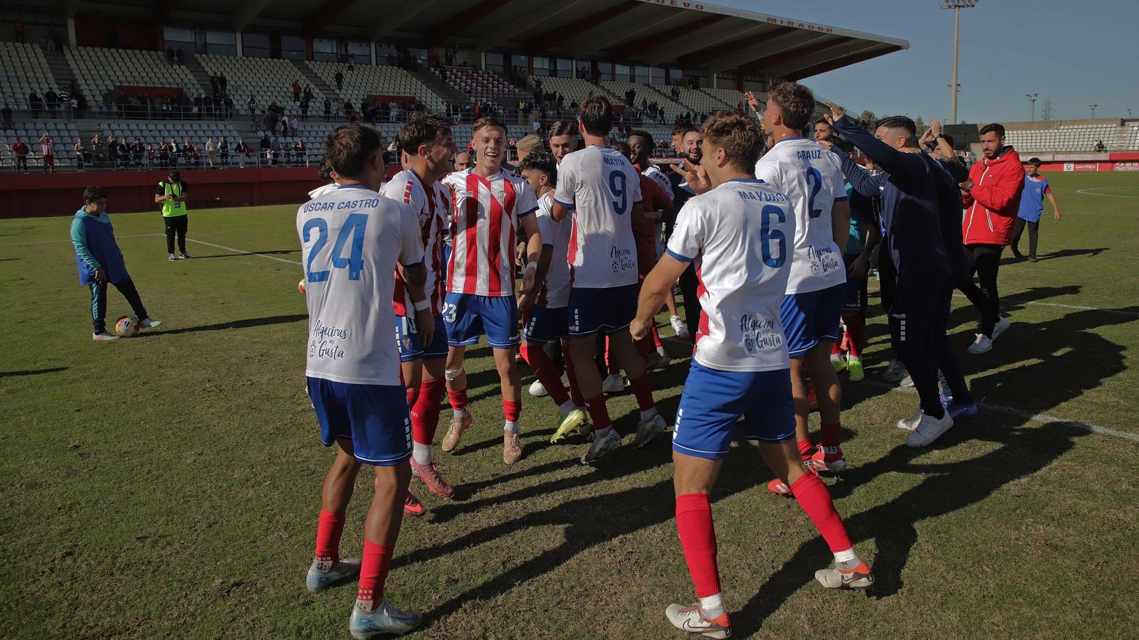 El Algeciras, al término de un partido en el Nuevo Mirador esta temporada.
