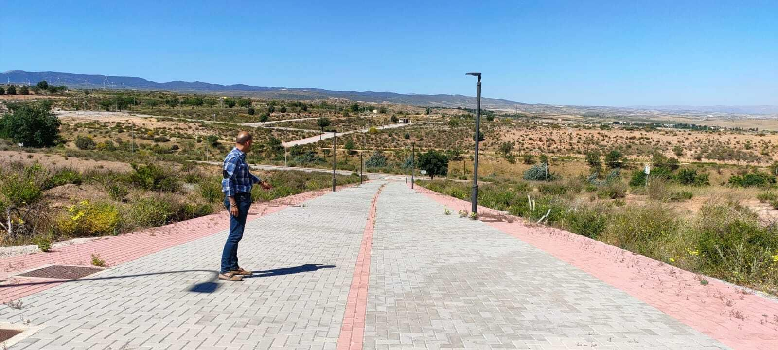 El alcalde de Otura visita la urbanización 'Las Alondras', que el Ayuntamiento acaba de recepcionar