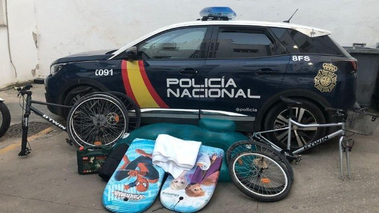 Material localizado en el interior de la furgoneta.