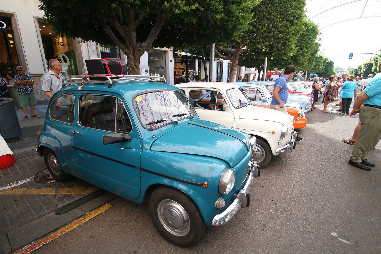 Fotogalería Exhibición Seat 600. Feria Almería 2019