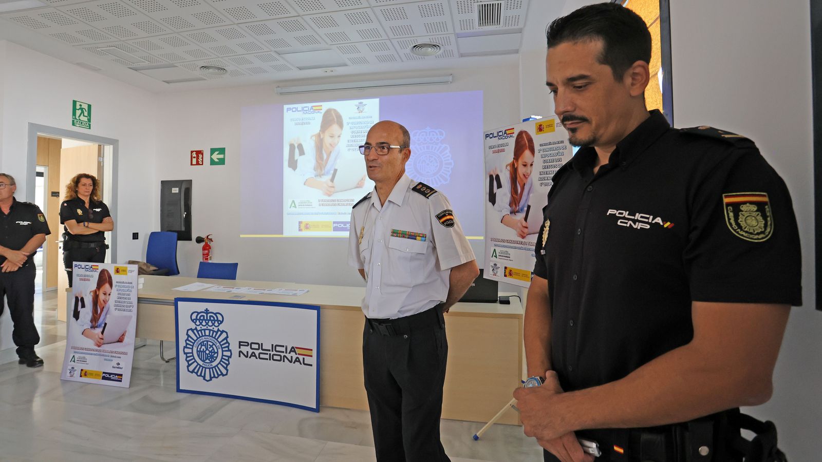 Premios del 2º concurso de infografías sobre los riesgos de internet para alumnos de 5º y 6º de primaria