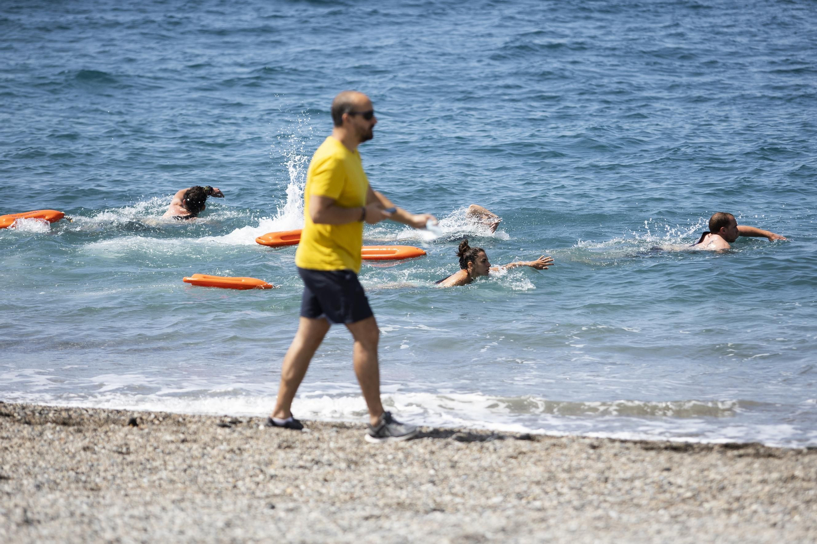 Clase de socorrimo esta mañana en la playa de San Cristóbal de Almuñécar