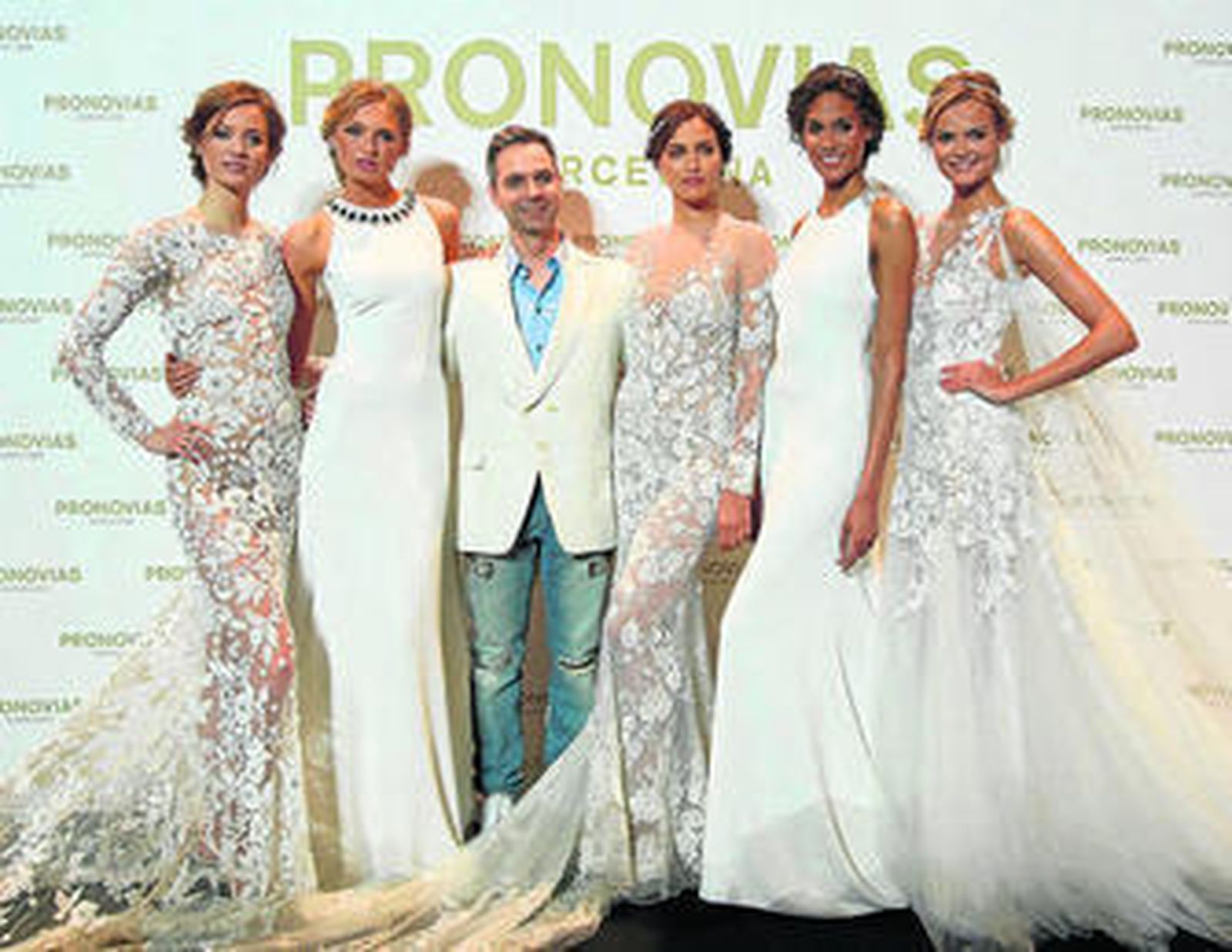 Jac Jagaciak, Romee Strijd, Hervé Moreau, Irina Shayk, Cindy Bruna y Kate Grigorieva.