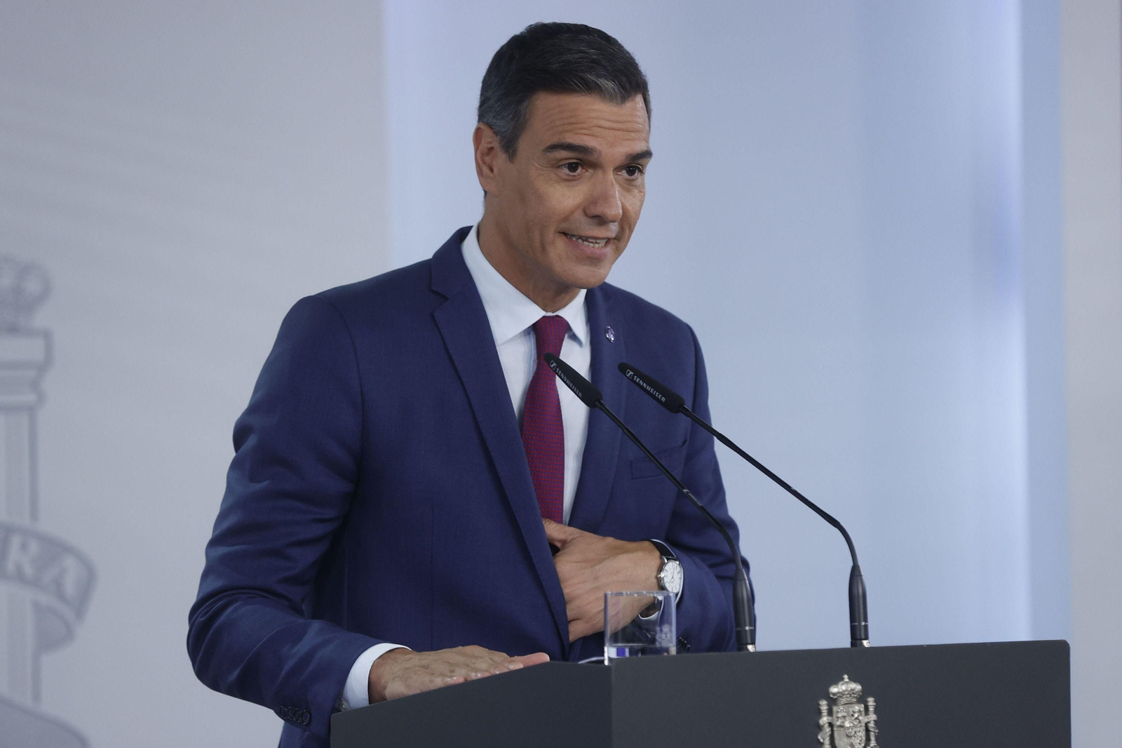 Pedro Sánchez comparece ante los medios.