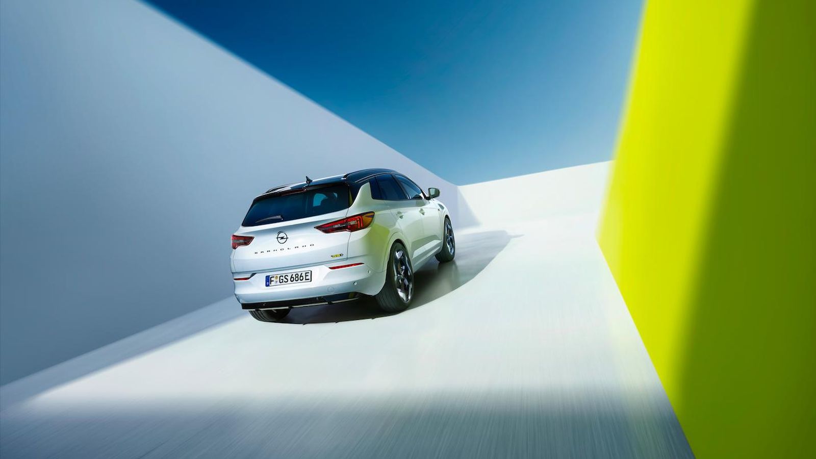 Además del motor más potente de la familia, el Grandland GSe también tiene una puesta a punto de su chasis distinta a otras versiones.