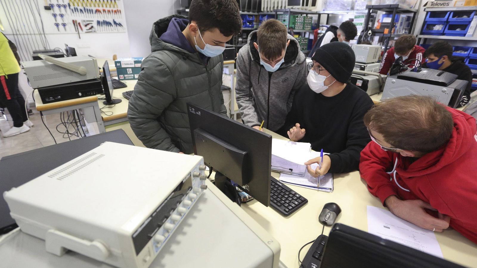 Estudiantes del IES Campanillas de Formación Profesional durante sus clases.