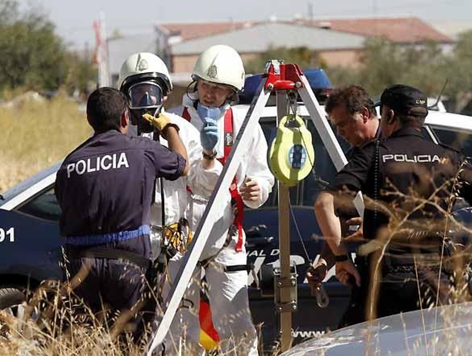 La Policía se teme lo peor y busca restos en la casa familiar del padre