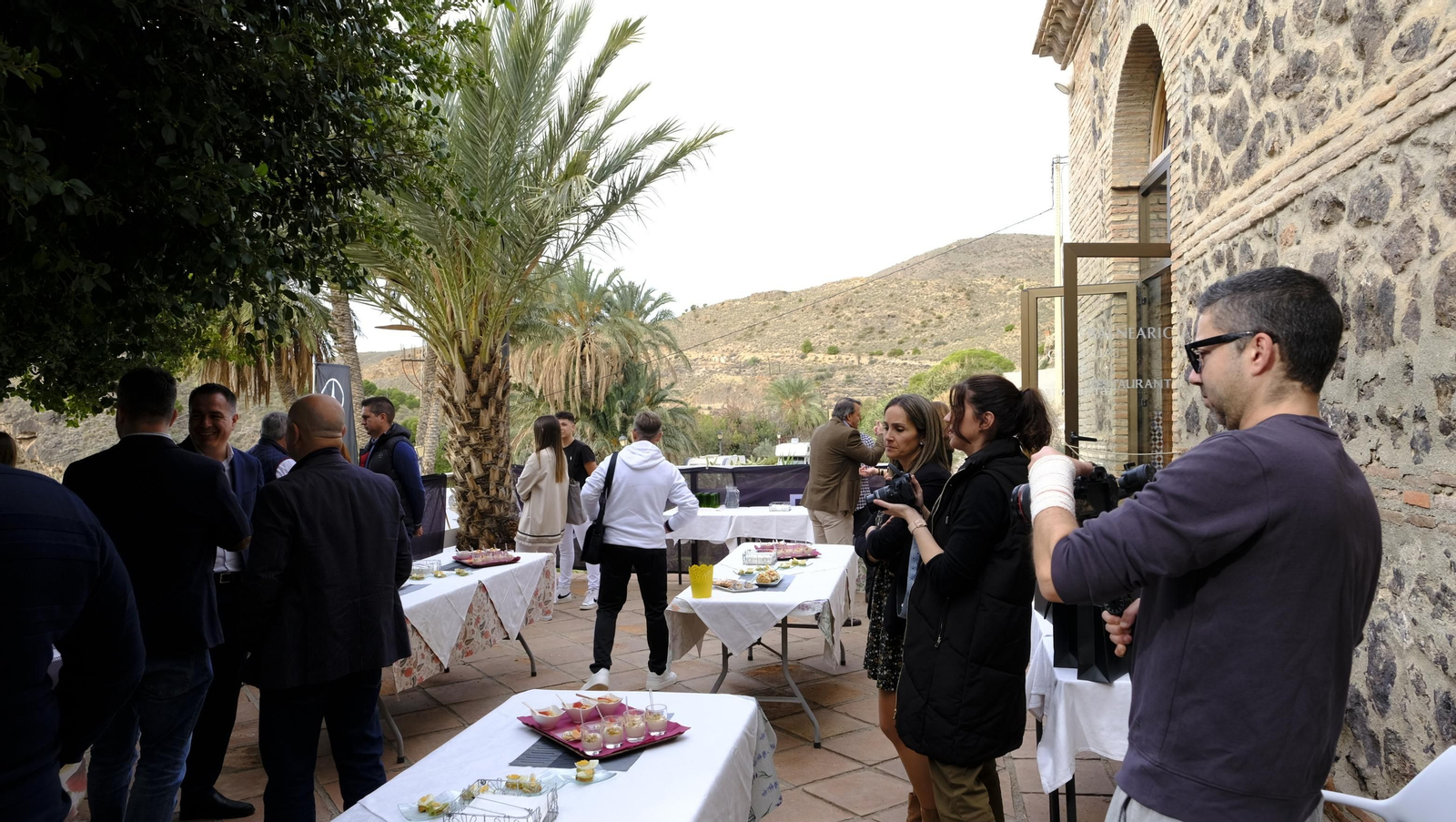 imágenes de la presentación de los nuevos Mercedes-Benz eléctricos, en SAVERES Huércal de Almería